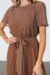 Prim Pleated Dress | Dusty Brown Print