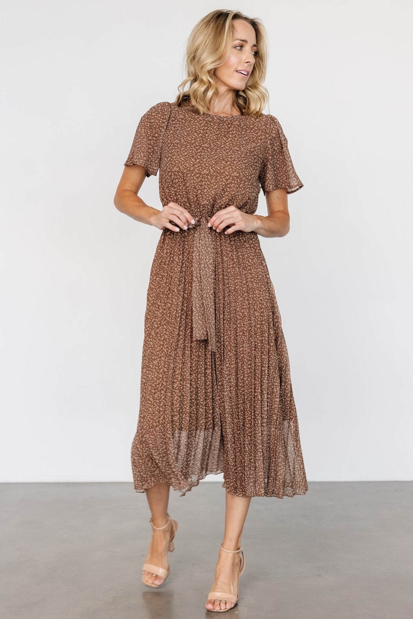 Prim Pleated Dress | Dusty Brown Print